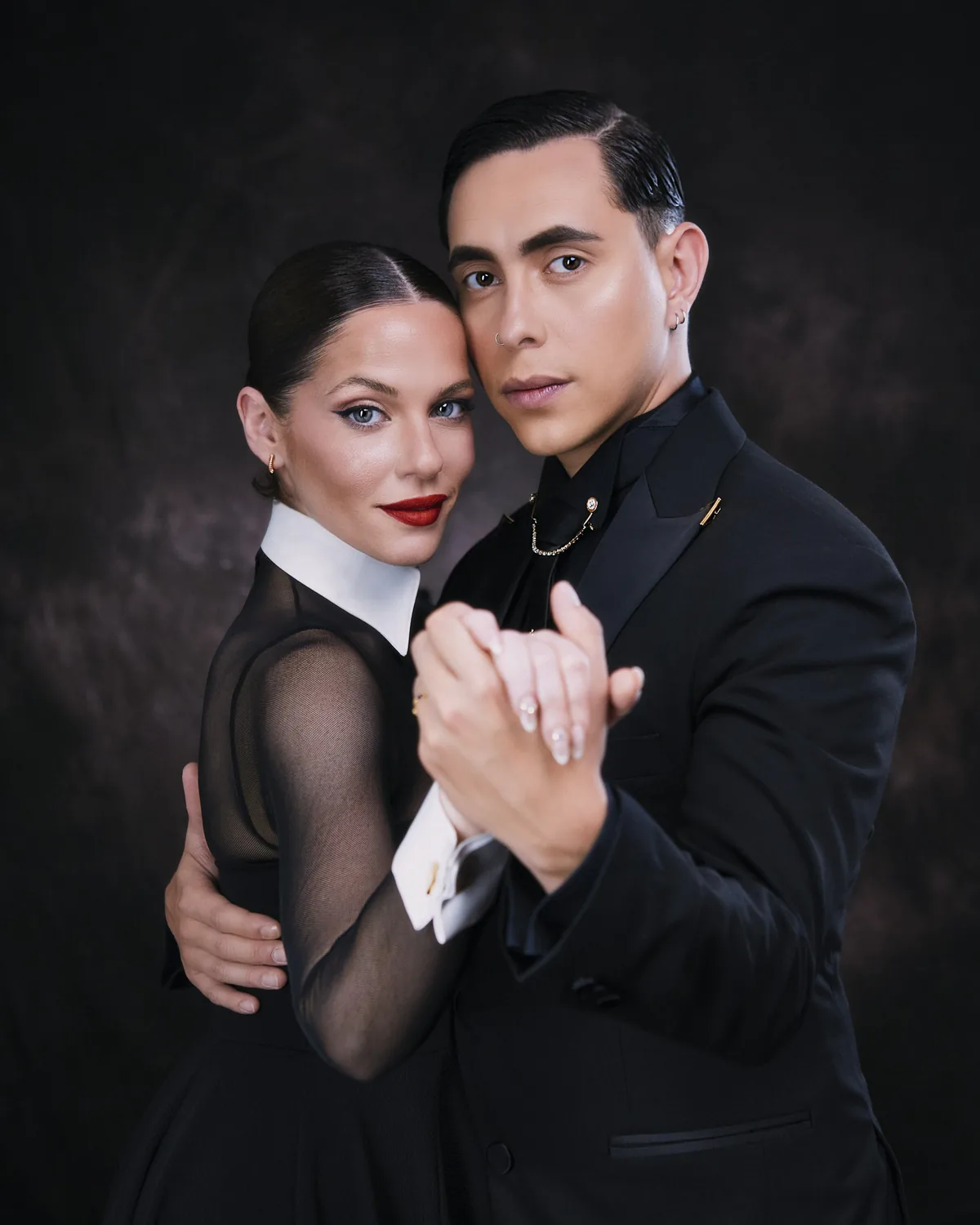 A tango couple in formal dress, portrait style — representative of the cuadro's classic elegance