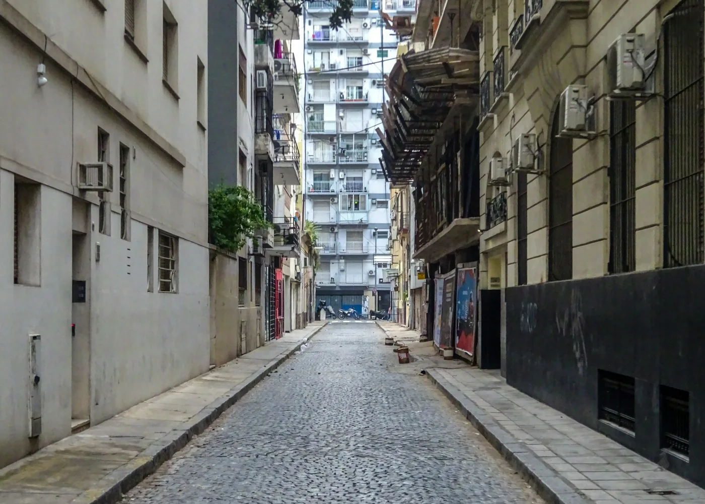 A cobblestone street in old Buenos Aires